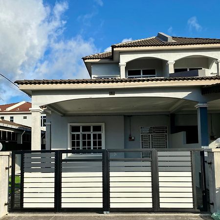 Desyafiq Homestay Kuala Kedah Exterior photo